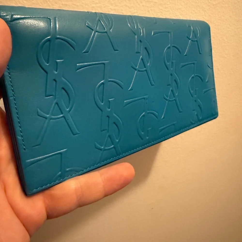 🔥SOLD🔥STUNNING 🤩 Yves Saint Laurent Embossed Leather Wallet ✨ - Picture 14 of 16